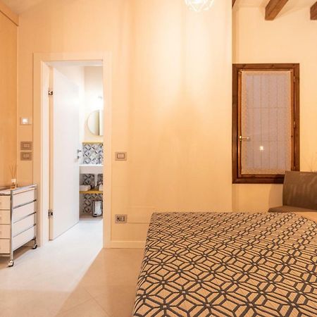 Dreamy Apartment Tre Corone Old Town Desenzano del Garda Exterior foto